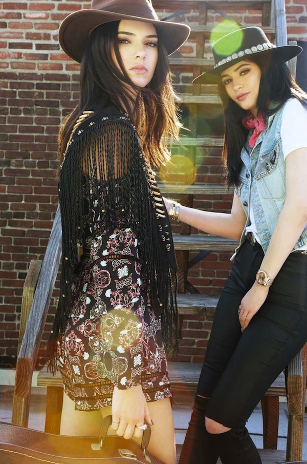 Kendall y Kylie Jenner en el oeste, por Ana Parrilla