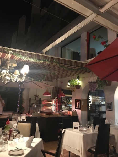 terraza restaurante peperoncino marbella
