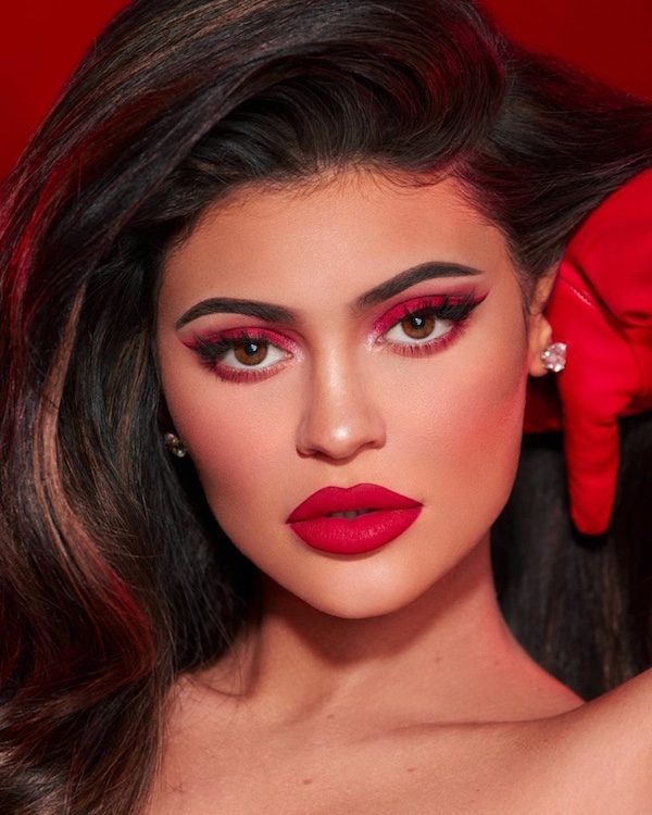 Kylie Jenner lanza su colección de maquillaje de Navidad, por Ana Parrilla