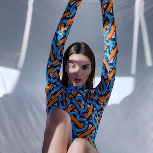 Kendall Jenner se “autoretrata” para Burberry Monogram, por Ana Parrilla