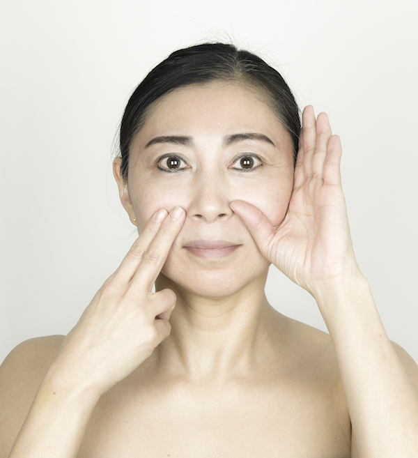 Maiko Tahara, la número uno en lifting japonés, lanza sus propias mascarillas faciales