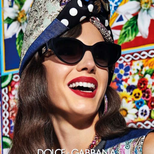 Reunión de tops con las nuevas gafas de sol de Dolce & Gabbana, por Ana Parrilla