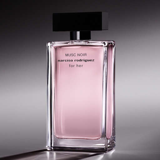 for her musc noir, el perfume más “oscuro” de Narciso Rodríguez