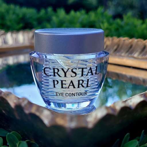Crystal Pearl, un contorno de ojos con caviar y cristal líquido para tratar las bolsas y ojeras