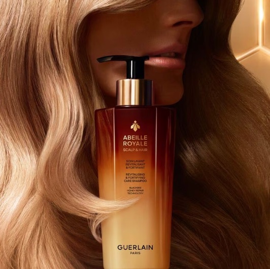 Guerlain traslada su experiencia en el cuidado de la piel al cabello con esta lujosa y apetecible línea capilar