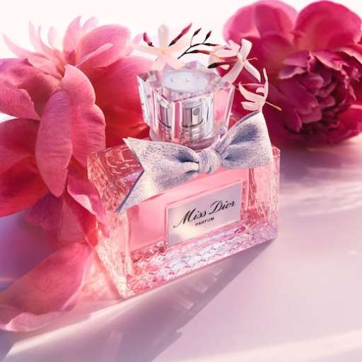 Miss Dior Parfum se reinventa para seguir siendo un “perfume que huele a amor”